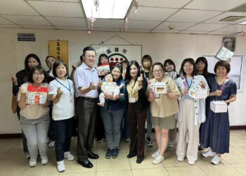 【化身少年刑警的媽媽 於母親節前夕與薩克斯風共舞 願全天下媽媽健康快樂】