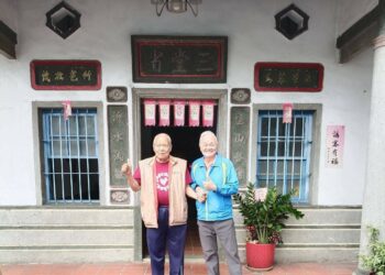 《稀客來訪》 北部南遷長者重返屏東舊地 三間屋老屋前留下跨世代的深情記憶