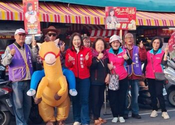 市場發送「馬上成功」紅包袋　前市議員陳若翠「幸福加馬（碼）」創意吸睛送祝福