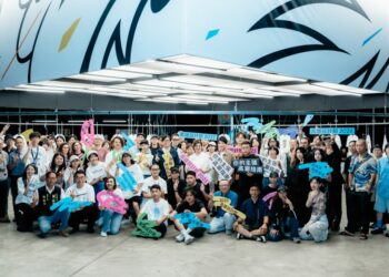 2025高雄設計節把高雄變潮牌，陳其邁與策展人林唯哲共同創作潮T