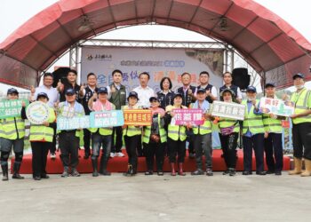 民雄金興村響應社區自主防災，村民齊心清溝迎汛期