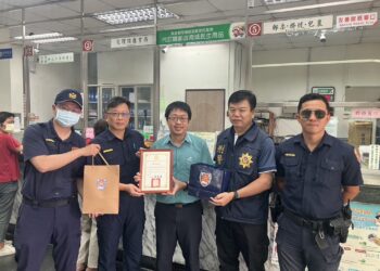 美濃中壇郵局行員機警識詐，與警方聯手攔阻詐騙