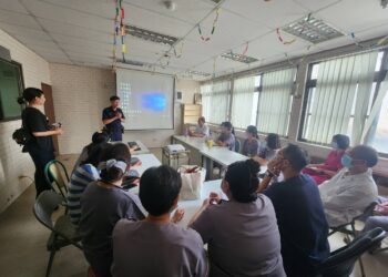 《楠梓警醫院宣導防詐、交通知識 全面防護大眾安全》