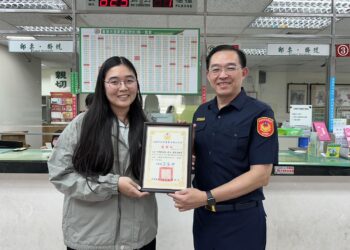 網戀「海外飛官」索運費 旗山警銀聯手阻詐成功保住7萬元