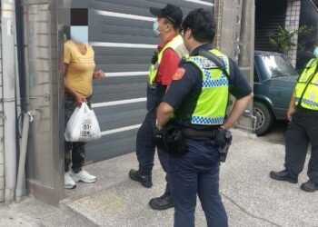 民眾突覺缺氧 內埔警消協助就醫