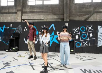 HTC以沉浸式科技推動文化原創內容再生 XR走動式展演引領霹靂IP進入沉浸式娛樂新體驗 透過沉浸式科技親身穿越於刀光劍影的武打場面，與素還真等角色並肩對抗強敵