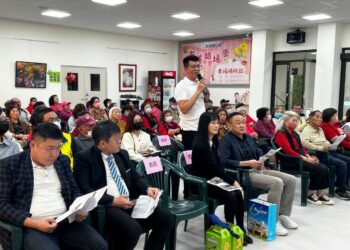 鍾佳濱舉辦小店家使用行動支付營業稅優惠說明會，反應熱烈，將再擴大宣導