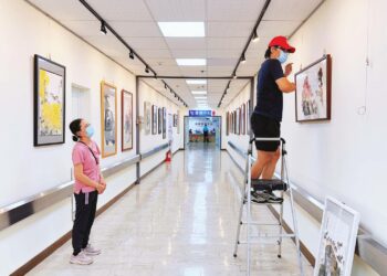 屏東醫院融合藝術與醫療，王逸凱《觀水墨 悟本心》花鳥水墨個展